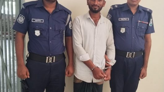 ছাতক নৌপুলিশের অভিযানে ২৬শ ফুট বালু ভর্তি নৌকাসহ আটক ১