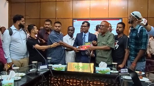 জেলা প্রশাসকের সাথে ফটো জার্নালিস্ট এসোসিয়েশন সিলেট বিভাগীয় কমিটির শুভেচ্ছা বিনিময়