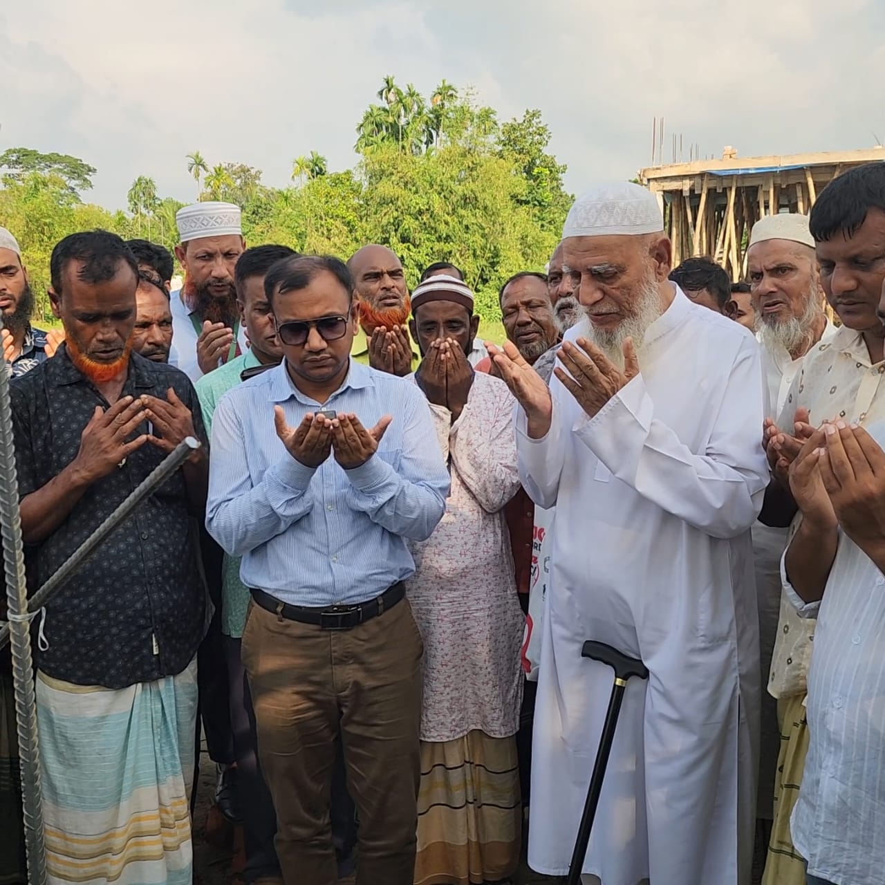 ছাতকে মৎস্যজীবী পুনর্বাসনে মাছ বাজারের ভিত্তিপ্রস্তর স্থাপন