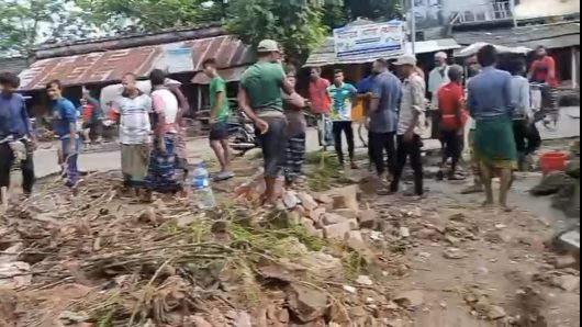 কালিগঞ্জে ঘর ভাংচুর করে জমি দখল