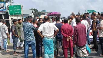 ঢাকার সঙ্গে ২১ জেলার সড়ক যোগাযোগ বিচ্ছিন্ন