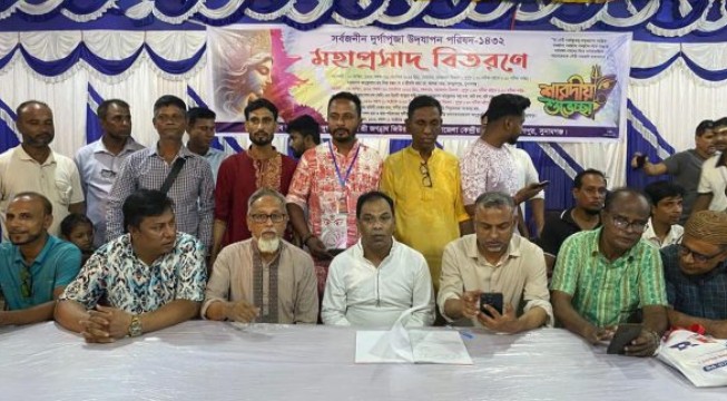 জগন্নাথপুরের বিভিন্ন পূজা মন্ডপ পরিদর্শন করেন বিএনপি নেতা কয়ছর এম আহমেদ