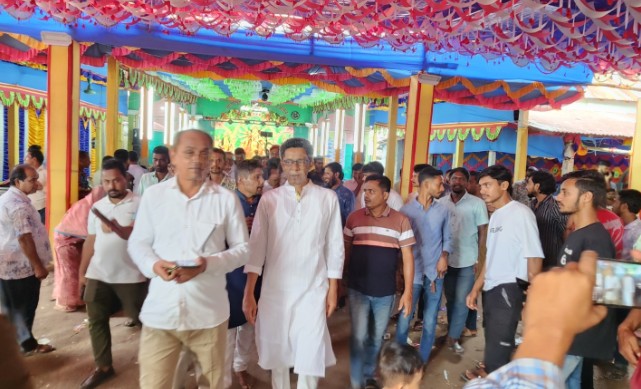 মধ্যনগরে পূজা মণ্ডপ পরিদর্শনে সুনামগঞ্জ ১ আসনের বিএনপির মনোনয়ন প্রত্যাশী মাহবুবুর রহমান।