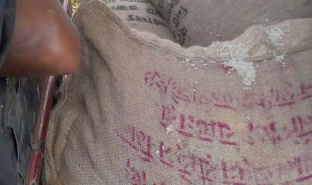 জগন্নাথপুরে ডিলারের বাড়িতে নেয়ার পথে খাদ্য বান্ধবের ৮ বস্তা চাল আটক