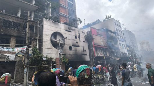 আওয়ামী লীগের কেন্দ্রীয় কার্যালয়ে আগুন