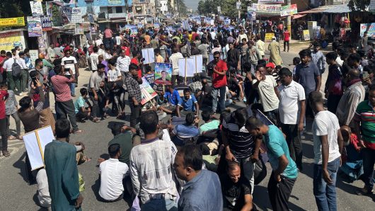 মনোনয়ন বিতর্কে উত্তাল সাতক্ষীরা-২: আব্দুল আলিমের মনোনয়নের দাবিতে সড়ক অবরোধ