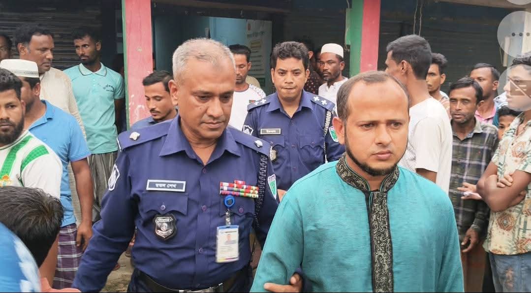 অবৈধ ভাবে পেট্রোল মজুদের অভিযোগে এক ব্যক্তিকে আটক করেছে পুলিশ।