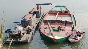 সুনামগঞ্জে অবৈধ ড্রেজার মেশিন, বালু ভর্তি বাল্কহেডসহ ৩ জন আটক