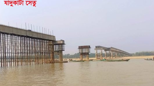 দীর্ঘ আট বছরেও তাহিরপুরে  দুই সেতুর কাজ সম্পন্ন না হওয়ায় লক্ষ লক্ষ মানুষ বিড়ম্বনার শিকার।