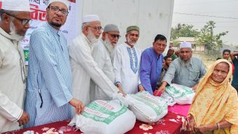 গ্রেটার সিলেট ডেভেলপমেন্ট অ্যান্ড ওয়েলফেয়ার কাউন্সিল ইউকের উদ্যোগে দরিদ্রদের মাঝে ঈদ সামগ্রী বিতরণ।