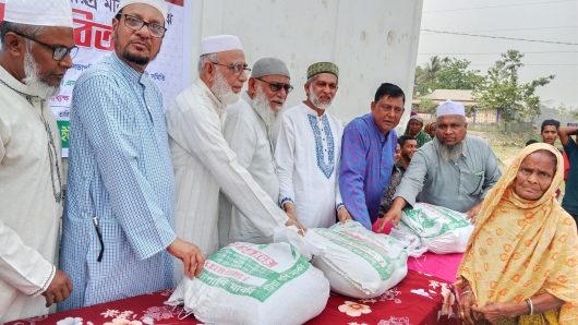 গ্রেটার সিলেট ডেভেলপমেন্ট অ্যান্ড ওয়েলফেয়ার কাউন্সিল ইউকের উদ্যোগে দরিদ্রদের মাঝে ঈদ সামগ্রী বিতরণ।