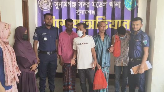 সুনামগঞ্জ শহরে অর্ধ কোটি টাকার স্বর্ণ ও ডলার চুরির ঘটনায় আটক-৫ চোর।