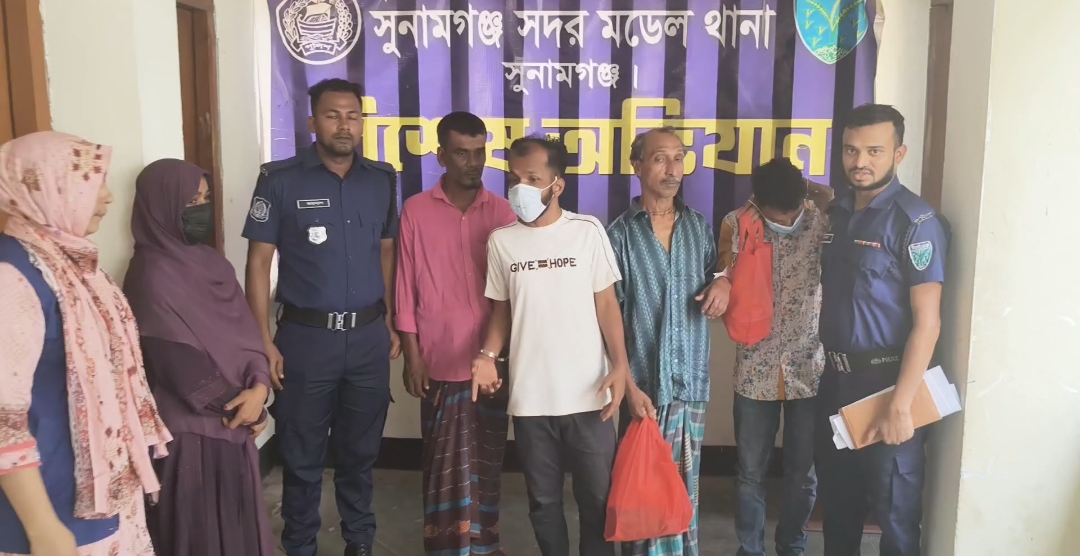 সুনামগঞ্জ শহরে অর্ধ কোটি টাকার স্বর্ণ ও ডলার চুরির ঘটনায় আটক-৫ চোর।