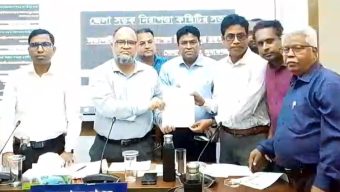 সরকারি প্রতিষ্ঠানের ছাদে দ্রুত রুফটপ সোলার স্থাপনের দাবিতে সুনামগঞ্জ জেলা প্রশাসক বরাবর স্মারকলিপি প্রদান