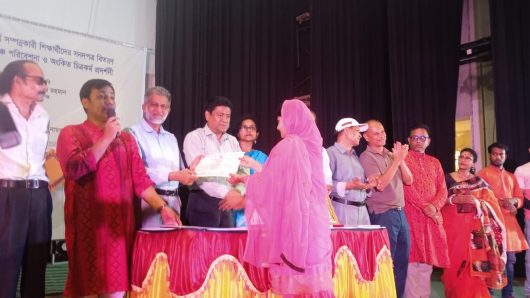 সুনামগঞ্জ জেলা শিল্পকলা একাডেমীর আয়োজনে প্রশিক্ষণ বিভাগের শিক্ষার্থীদের সনদ পত্র বিতরণ।