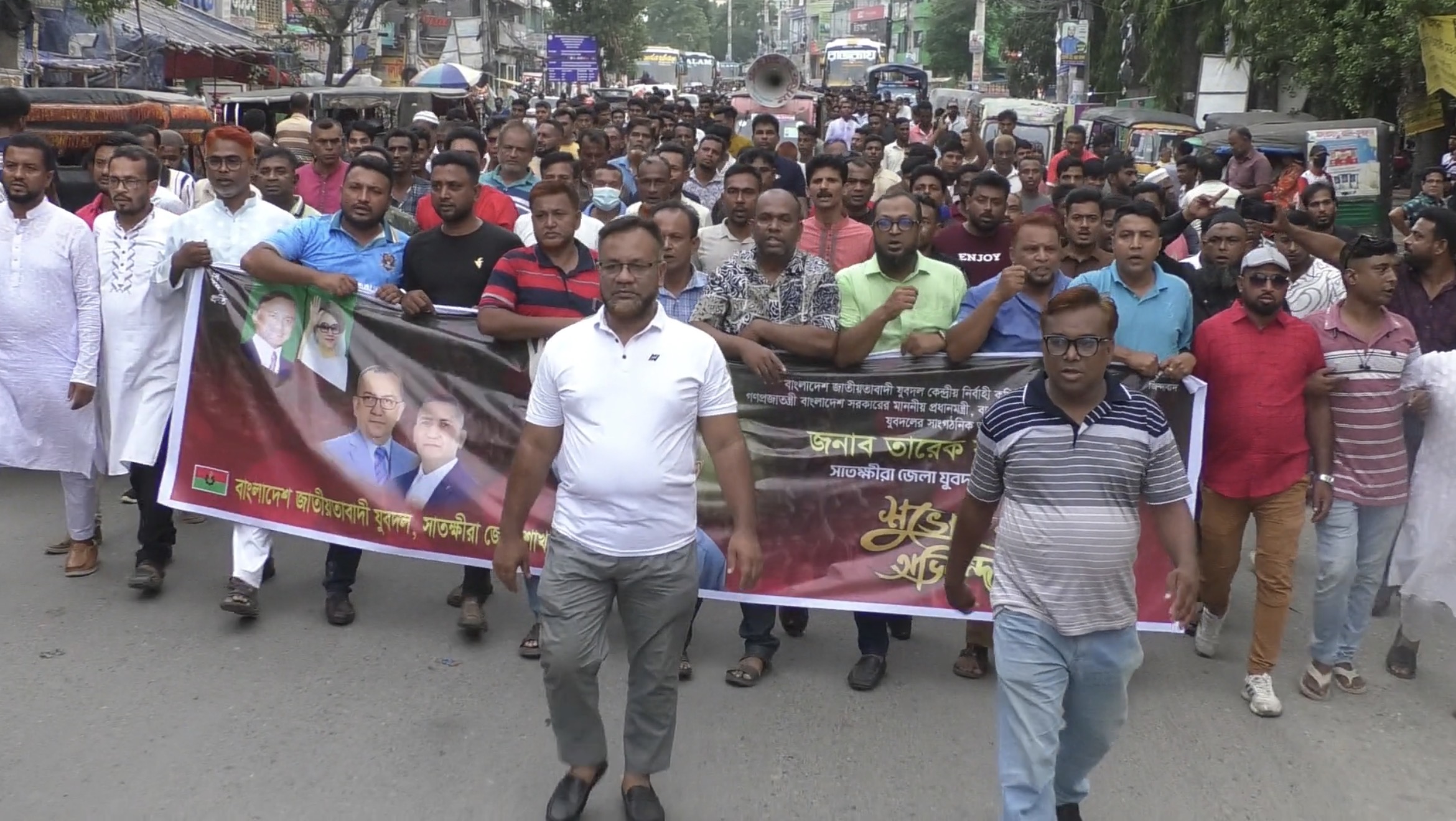 কেন্দ্রীয় যুবদলকে স্বাগত জানিয়ে সাতক্ষীরায় জেলা যুবদলের র‍্যালি