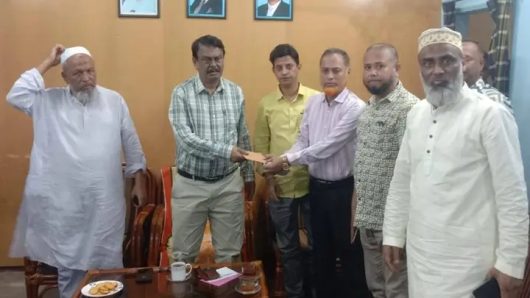 উন্নত চিকিৎসার লক্ষ্যে আহত স্কুলছাত্রীকে আর্থিক সহায়তা প্রদান করেন এমপি মিলন।