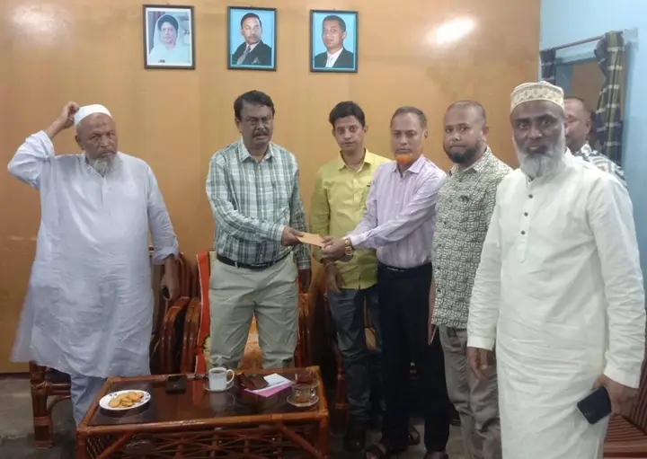 উন্নত চিকিৎসার লক্ষ্যে আহত স্কুলছাত্রীকে আর্থিক সহায়তা প্রদান করেন এমপি মিলন।