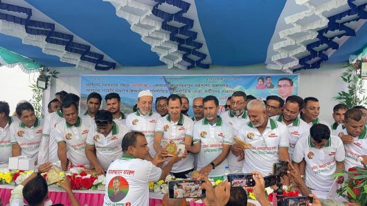 হামলা মামলার শিকার নেতাকর্মীদের নিয়ে হাওরে আনন্দ ভ্রমণ করলেন এমপি কামরুল।