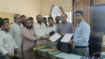 তাহিরপুরের নৌপথে টোল সন্ত্রাস; ডিসিকে দুই সমিতির স্মারকলিপি প্রদান।