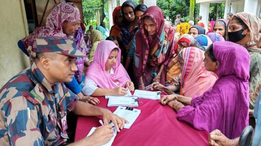 সুনামগঞ্জে অতিবৃষ্টি ও পাহাড়ি ঢলে ক্ষতিগ্রস্ত অসহায় ও দরিদ্র সীমান্তবর্তী এলাকাবাসীকে বিজিবি কর্তৃক চিকিৎসা সহায়তা ও বিনামূল্যে ঔষধ বিতরণ।