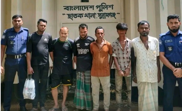 ছাতকে ১৭০ কেজি ভারতীয় ফুচকা ও সিএনজিসহ ৬ আসামি আটক