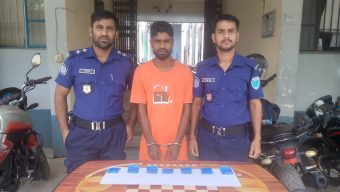 সুনামগঞ্জের দিরাই থানা পুলিশের অভিযানে সাড়ে ৭ লাখ টাকার ১৩০৫ পিস ইয়াবাসহ ব্যবসায়ী আটক।