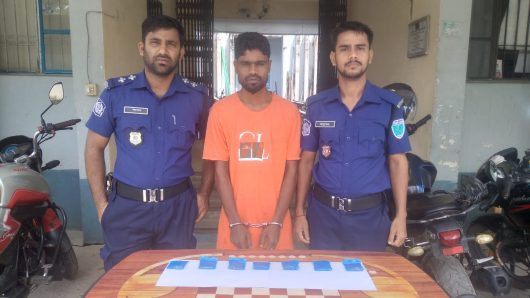 সুনামগঞ্জের দিরাই থানা পুলিশের অভিযানে সাড়ে ৭ লাখ টাকার ১৩০৫ পিস ইয়াবাসহ ব্যবসায়ী আটক।