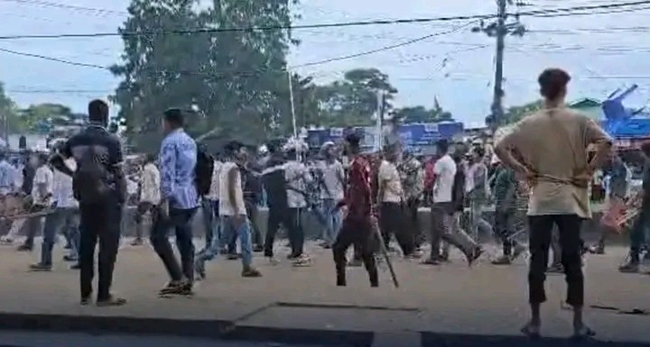 ছাতকের গোবিন্দগঞ্জে নবীনবরণ ঘিরে ছাত্রদল-শিবিরের সংঘর্ষ, আহত ৫০