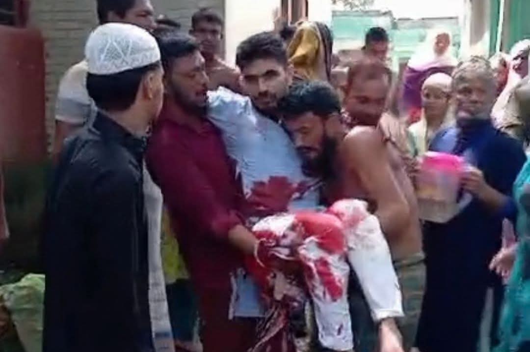 সুনামগঞ্জের শান্তিগঞ্জে পূর্ব বিরোধের জেরে মসজিদের ভেতরে যুবককে কুপিয়ে জখম।