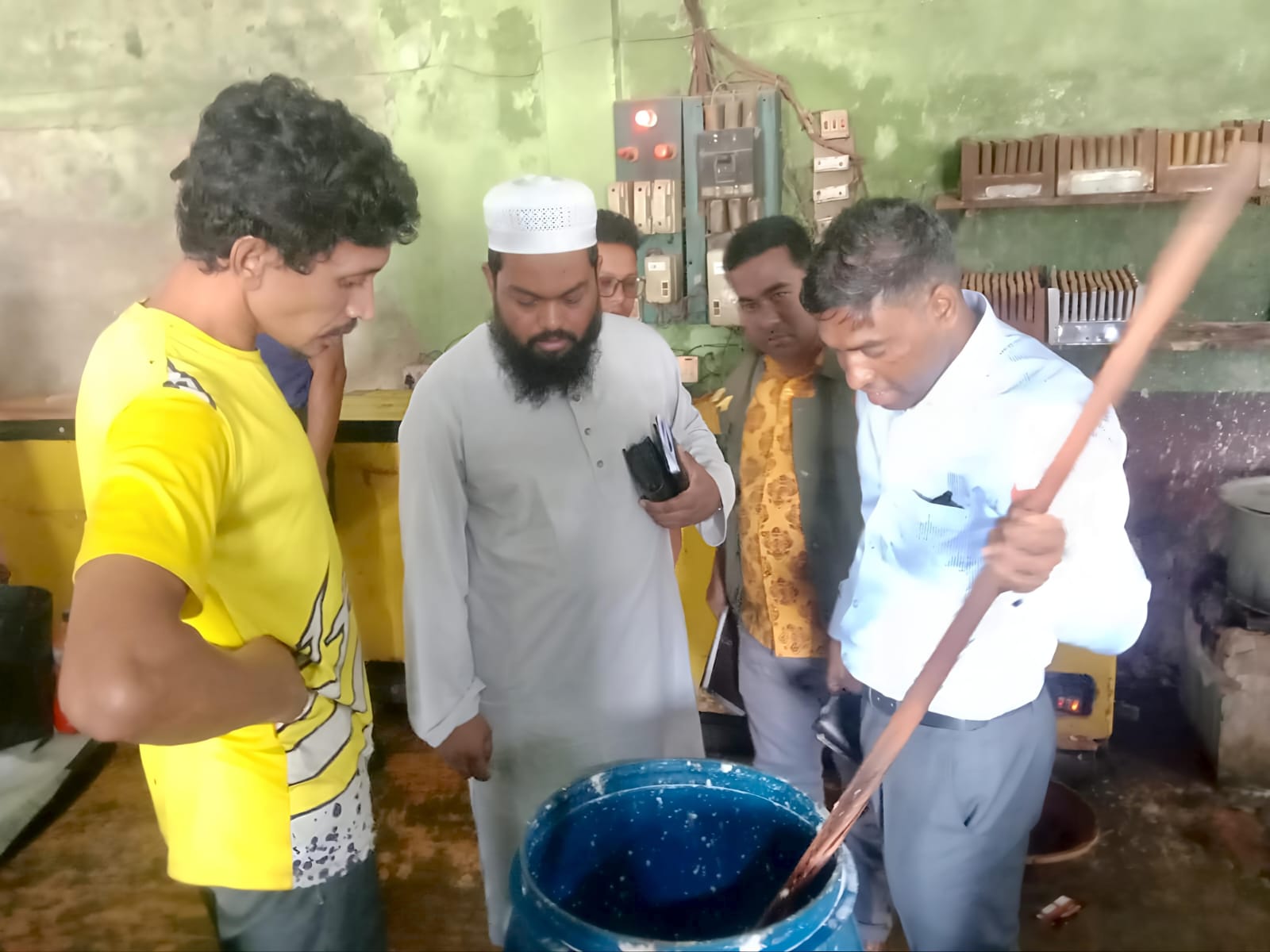সুনামগঞ্জে মোবাইল কোর্টের অভিযান আইসক্রিম ফ্যাক্টরী, রেস্টুরেন্ট কে জরিমানা এবং তিন ব্যক্তিকে কারাদণ্ড।