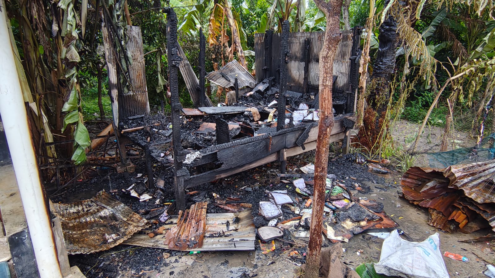 মুক্তিযোদ্ধার ভাড়া দেওয়া দোকানে আগুন, তিন দিনেও হয়নি মামলা